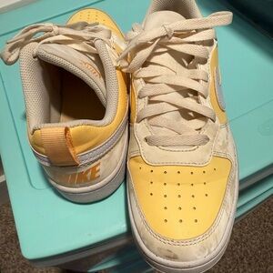 Nike Kids Court Borough Low in Yellow and Cream